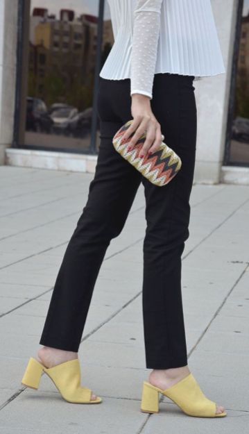 Yellow_mules-tacon-blogger-trends-gallery-look-outfit-black-white-yellow-shoes 5