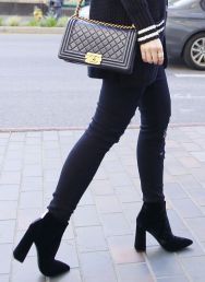 An-Dyer-wearing-Guess-Jeans-with-La-Canadienne-Velvet-Ankle-Boots-Block-Heel-Chanel-Boy-Bag-Old-Medium-Black-Leather-Lambskin-GHW (1)
